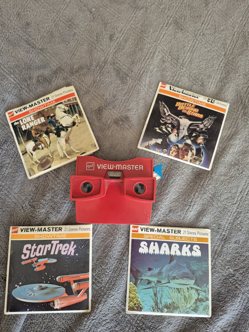 Red Vintage Stereoscope Viewer: gaf Viewmaster, excellent condition.